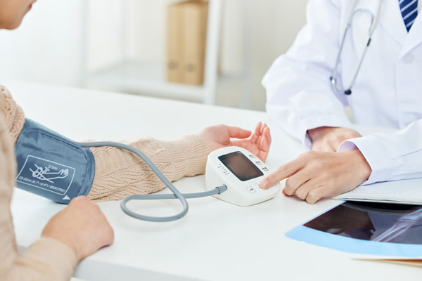 低血压是什么原因造成的？低血压可以买保险吗
