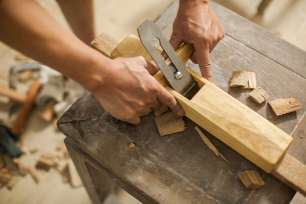 木匠适合买什么保险，木匠保险多少钱一年，木匠保险在哪买？